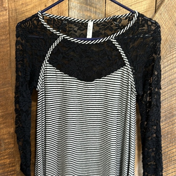 Emerald black lace and black white striped long sleeve shirt - Picture 3 of 5